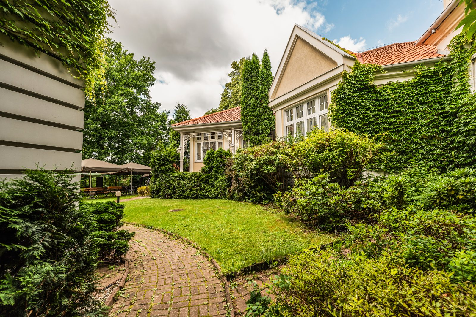 Ivy-covered Villa Pallas façade and lawn